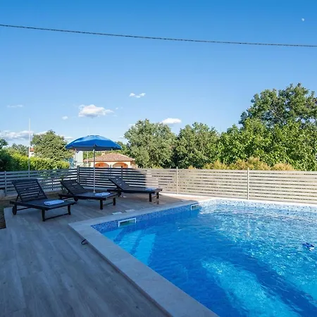 Mariuccia With Private Pool