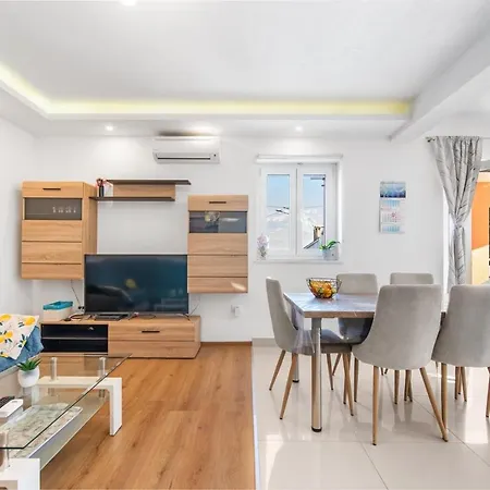 Mariuccia With Private Pool Apartamento