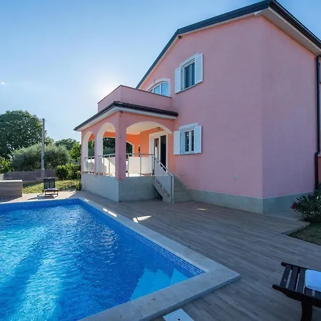 Mariuccia With Private Pool