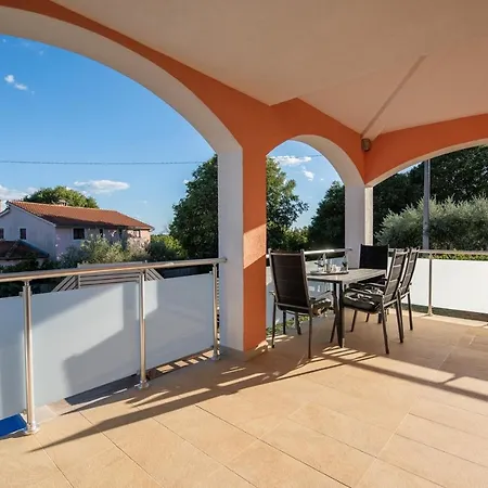 Mariuccia With Private Pool Apartman Vrsar