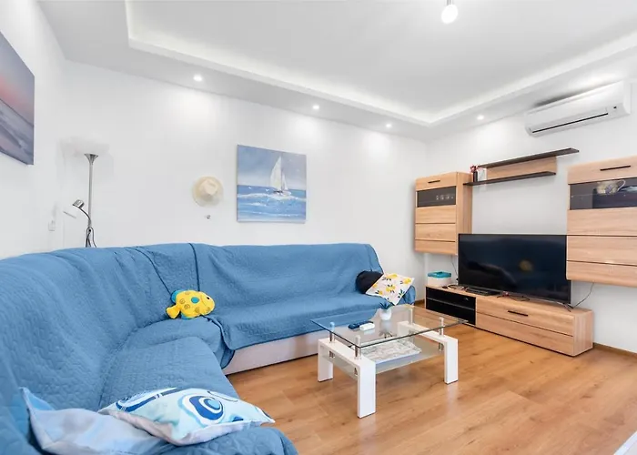 Mariuccia With Private Pool Apartment *