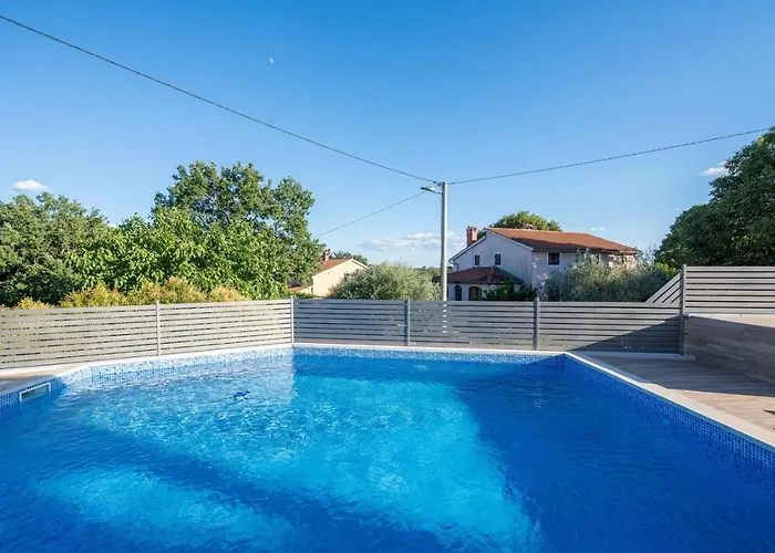 Mariuccia With Private Pool